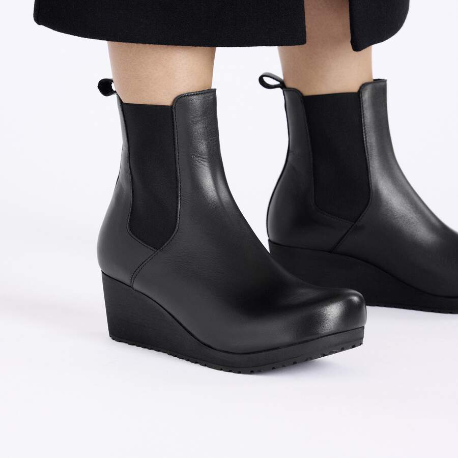 Ebba Slip On Natural Leather - Black/Black