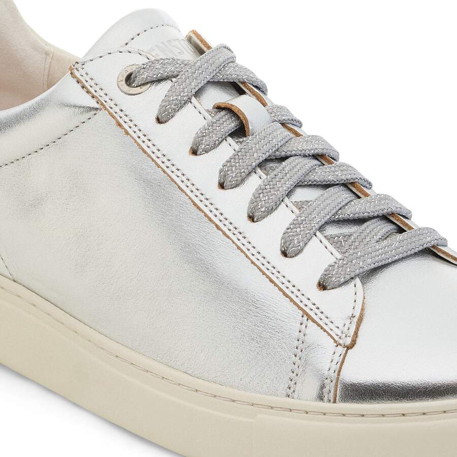 Bend Low Natural Leather - Metallic Silver