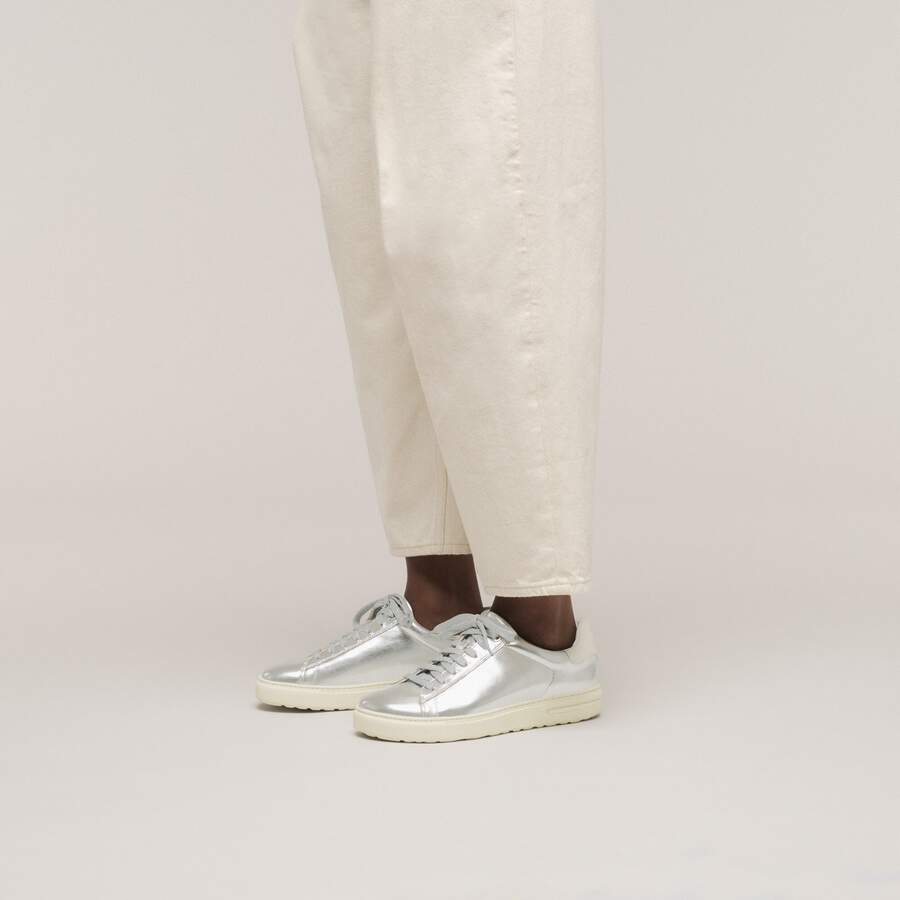 Bend Low Natural Leather - Metallic Silver